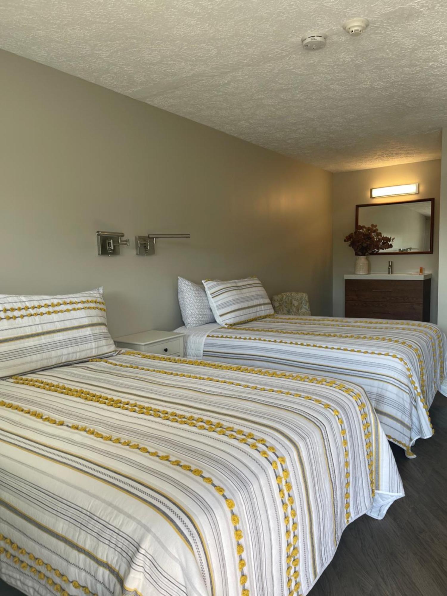 Hotel Lake Anna Glenora ภายนอก รูปภาพ