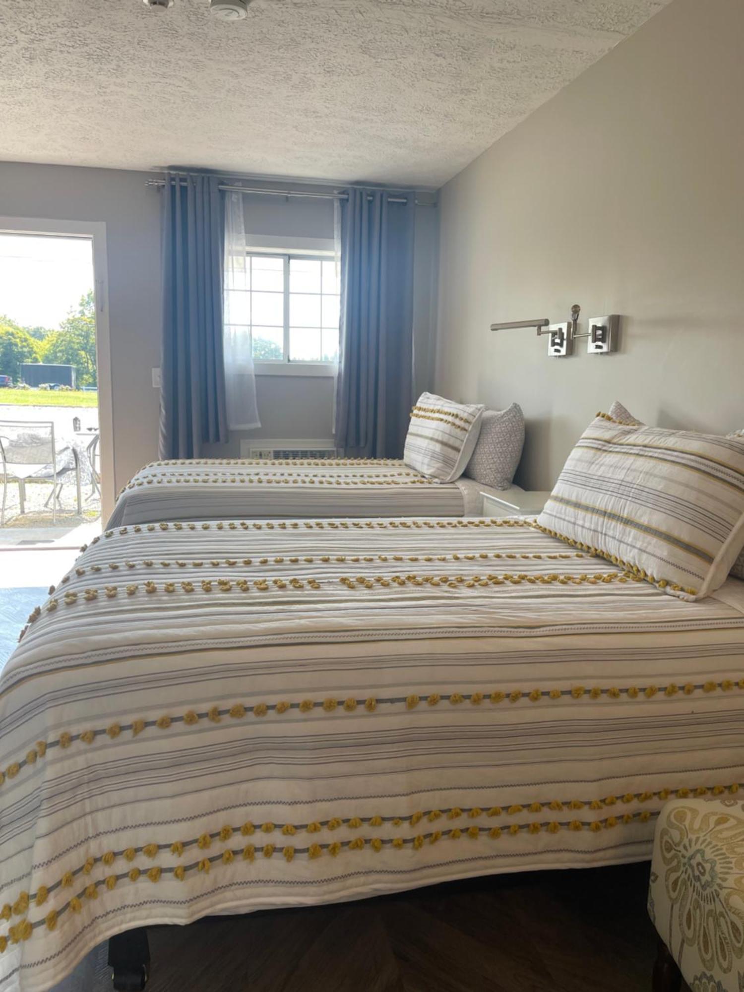 Hotel Lake Anna Glenora ภายนอก รูปภาพ